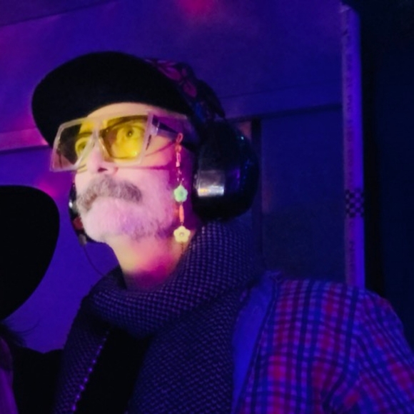 Meet your Posher, Corbett - Picture 1 of 1